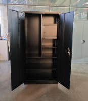 Deux casiers en acier, avec conception démontable pour un assemblage facile. Convient pour ranger les vêtements dans la chambre.