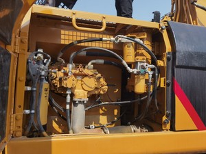 Excavatrice hydraulique sur chenilles Caterpillar CAT 330D2 d'occasion, presque neuve, faible nombre d'heures de fonctionnement, vente chaude - Product Image 6