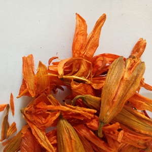 Vente en gros de fleurs de lys pures séchées brutes en vrac, fleurs de lys brunies naturelles pour le thé - Product Image 3