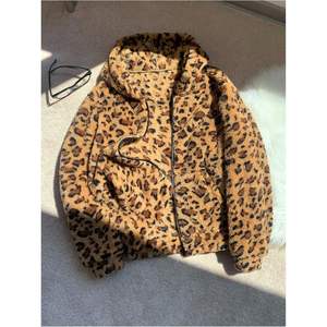 Sudadera con capucha de forro polar con cremallera y estampado de leopardo para mujer, estilo oversize, para otoño, antipilling, manga regular - Product Image 2