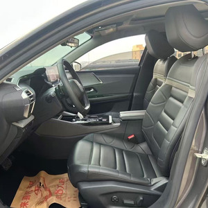 Citroën Versailles C5X 2024 Usado, Sedán con Volante a la Izquierda, Motor Turbo de Gasolina, Transmisión Automática, Portaequipajes de Aluminio en el Techo - Product Image 4