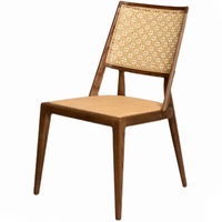 Chaise de salle à manger empilable en métal moderne avec un design ergonomique, durable, écologique et facile à nettoyer pour l'ameublement des restaurants