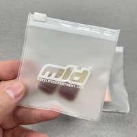 Sacs à fermeture éclair givrés réutilisables avec logo imprimé personnalisé, vente en gros de petits sacs en PVC à fermeture éclair pour l'emballage de bijoux