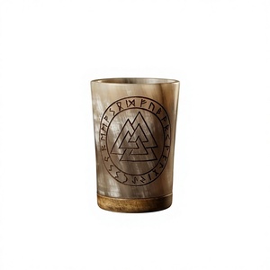 Vaso de Cerveza Vintage con Forma de Cuerno y Símbolo Nórdico Grabado, Ecológico, Tallado a Mano, para Fiestas, Bares y Cócteles - Product Image 1