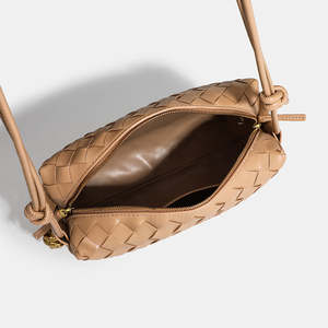 Bolso bandolera cuadrado para mujer, moderno, ligero, lujoso, tejido a mano con material PU, forro suave, con cremallera. - Product Image 3