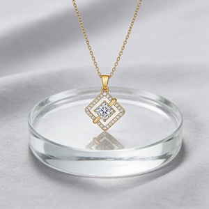 Collier Pendentif Minimaliste Carré Double Cadre en Laiton Plaqué Or 18K avec Zirconiums AAA, Chaîne à Maillons, Vente en Gros de Bijoux Tendance - Product Image 3