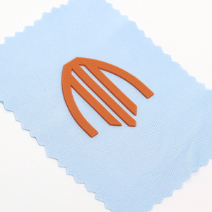 תוויות בגד גוף ברזל ללא מורם מוגבה המותג חום העברת לוגו מותאם אישית חום 3d סיליקון תווית עבור בגדים - Product Image 5