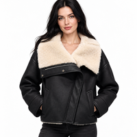 Veste en cuir OEM à col en fourrure légère, fermeture à boutons-pression, poches plaquées et à rabat, coupe carrée, garnie de fourrure, pour un style urbain automne-hiver