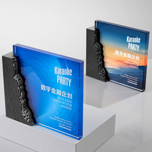 उपलब्धियों को मान्यता देने के लिए कस्टम उत्कीर्ण पर्यावरण के अनुकूल क्रिस्टल त्रिकोण कदम ट्रॉफी पुरस्कार - Product Image 2