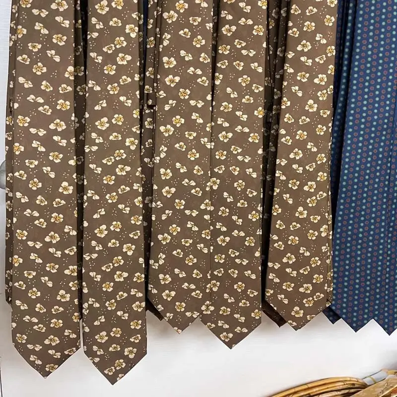 Nouveau personnalisé 7CM hommes cravate impression modèles cravates classiques pour homme marié soie Polyester cravates florales pour mariage d'affaires