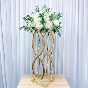 Support floral de mariage en métal doré à double anneau entrelacé, grand vase de centre de table pour allée de mariage, événements et fêtes (OEM/ODM) - Product Image 6