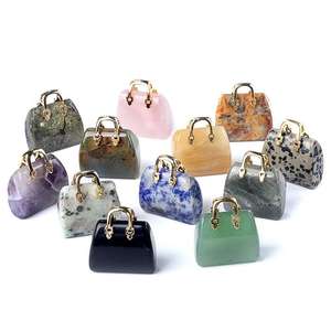 Mini Ciondolo per Borsa in <span class=keywords><strong>Pietra</strong></span> Intagliata e Cristallo, Formato Piccolo, in Vendita - Product Image 1