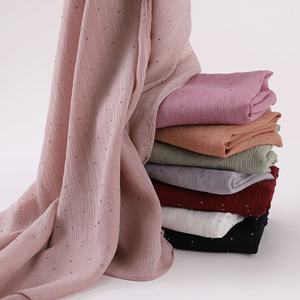 Syal Satin motif titik 2 ujung bahan Satin Matte bertekstur syal jilbab Malaysia Hijab Muslim untuk wanita - Product Image 1