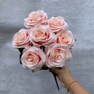 LUYI - Arreglo Floral Artificial de Tacto Real, Ramo de Rosas Artificiales de Seda para el Día de San Valentín - Product Image 5