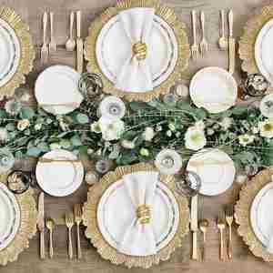 Platos Base Decorativos de Plástico Irrompible de 13 Pulgadas, Color Dorado, para Recepciones de Boda, Fiestas y Decoración de Mesa - Product Image 3