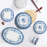 Blau-weiße Teller für feines Restaurant, eleganter englischer Teller aus Knochenporzellan mit Blumenmuster für die Hochzeit