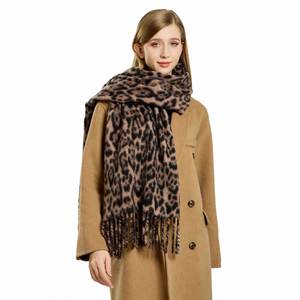 Bufanda de Invierno para Mujer, Diseño de Leopardo, Gruesa, 100% Poliéster, Nueva Moda, Venta al Por Mayor - Product Image 3