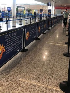 1.0mラインステンレス鋼広告フェンス絶縁ベルト伸縮キューイベントアプリケーション手すり銀行銀行コードン