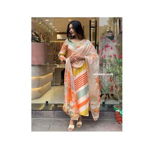 Conjunto de traje de Chinon de ropa india y paquistaní de suministro directo de fábrica con pantalón Kurti y Dupatta disponible para venta de exportación - Product Image 1