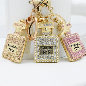 Porte-clés en forme de flacon de parfum en diamant créatif coréen pour femme, porte-clés en cristal 3D pour voiture, pendentif pour sac, porte-clés en métal, petit cadeau en gros - Product Image 1