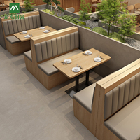 Ensemble de mobilier moderne pour restaurant commercial : banquettes, tables et chaises en bois pour hôtels et cafés