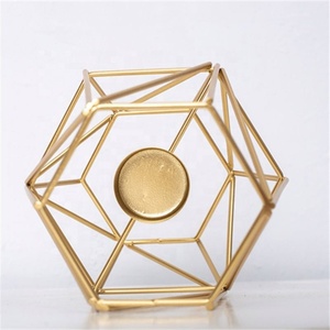 Petit <span class=keywords><strong>bougeoir</strong></span> en métal le plus vendu Design élégant Éclairage décoratif unique en fer doré fait à la main pour la maison et l'hôtel - Product Image 6