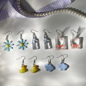 Ensemble de boucles d'oreilles créatives et adorables en forme de canard, <span class=keywords><strong>poisson</strong></span> <span class=keywords><strong>rouge</strong></span>, nuage et marguerite fraîche en résine, avec motif eau minérale, pour fille - Product Image 1