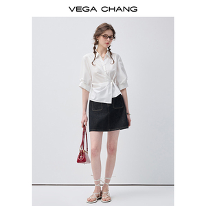 VEGA CHANG Blouse blanche à taille torsadée boutonnée pour femme avec col et manches courtes, haut ajusté décontracté, vente en gros - Product Image 3