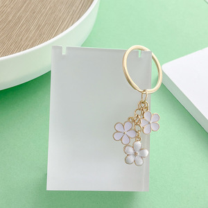 White Floral Alloy <b>Keychain</b> Round Fashion Jewelry Accessory For DIY Gifts ER569 - Product Image 4