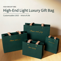 Sac en papier cartonné vert de spécialité avec estampage à chaud et impression UV, emballage de luxe pour lunettes et montres, poignée en ruban personnalisable