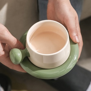 Conjunto de Xícara e Prato de Café em Estilo Europeu, Feito à Mão, com Contraste de Cores Macaron, Ideal para Uso em Casa e Escritório - Product Image 4