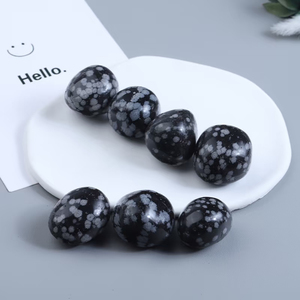 Pierre gemme naturelle en gros, obsidienne flocon de neige, pierre roulée polie, cristal noir et blanc en vrac pour la décoration - Product Image 1