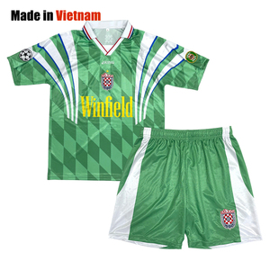 Maillot de football rétro personnalisé, sublimation, logo brodé, respirant, surdimensionné, ensemble maillot et short de football - Product Image 1