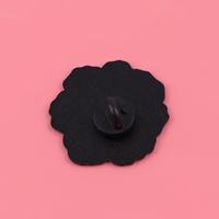 Großhandel Metall-Cartoon-Pins Niedliche Rote Blumen-Brosche Süße Emaille-Blumen-Anstecknadel Kreative Personalisierte Kleidungs-Brosche Abzeichen Accessoire