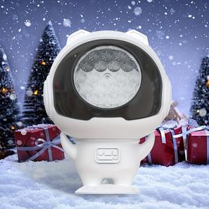 Proyector Navideño de Copos de Nieve con Diseño de Astronauta, 16 Patrones LED Únicos, Alimentado por USB, Luces Giratorias para Decoración de Dormitorios y Exteriores - Product Image 6