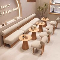 Ensemble de meubles de restaurant en bois Balata : Chaises en bois, table ronde, banquette en tissu pour café, espace lounge bar