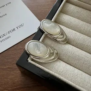 S925 스털링 실버 한국 스타일 화이트 쉘 귀걸이 럭셔리 패션 보석 도매