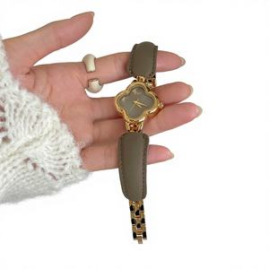 นาฬิกาข้อมือผู้หญิง IEKE แฟชั่นหรูหราเล็กน้อย ดีไซน์ใบโคลเวอร์สี่แฉก สไตล์โบราณ ตัวเรือนโลหะผสม สายหนัง ระบบควอตซ์ ขนาด 30 มม. - Product Image 2