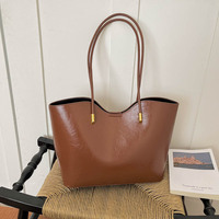 Grand sac fourre-tout rétro en cuir PU huilé pour femme, sac à main à bandoulière en PU avec coins métalliques