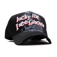 Sombrero G5 Fino Hats, Gorra de Béisbol Deportiva de 5 Paneles en Gamuza con Bordado 'Lucky Me I See Ghosts' y Diseño Desgastado