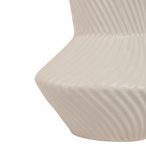 Vaso in ceramica moderno a forma di clessidra con rigature per l'arredamento del soggiorno - Product Image 5