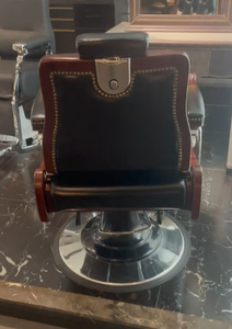 Fauteuil de barbier vintage en bois massif, cuir capitonné, finition noyer pour salon - Product Image 5