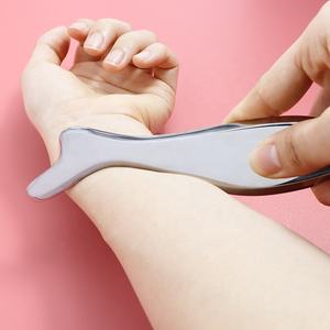 Strumenti Iastm forma di pesce in acciaio inox Gua Sha bordo Anti-rughe tessuto molle raschietto per il viso - Product Image 2