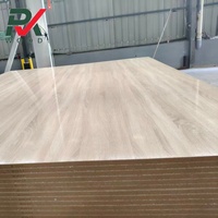 Panneau MDF/HDF mélaminé Darx 4*8 pieds 2100*2800 ou 1830*2750 12mm 15mm 16mm 18mm Panneau MDF haute brillance pour meubles