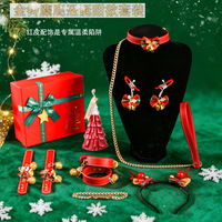 Ensemble de Contrainte en Cuir Rouge Thème Noël avec Collier à Clochette Dorée, Bandeau, Pinces Métalliques, Laisse et Coffret Cadeau – Jouets Sexuels pour Adultes