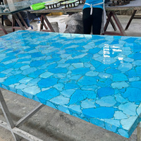 Dalle de pierre précieuse turquoise bleue naturelle polie sur mesure pour comptoir de bar, mur et sol de la maison