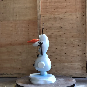 Adornos <span class=keywords><strong>de</strong></span> Resina para Exteriores, Escultura <span class=keywords><strong>de</strong></span> <span class=keywords><strong>Olaf</strong></span> <span class=keywords><strong>de</strong></span> Fibra <span class=keywords><strong>de</strong></span> Vidrio Personalizada con un Pequeño <span class=keywords><strong>Muñeco</strong></span> <span class=keywords><strong>de</strong></span> <span class=keywords><strong>Nieve</strong></span> en Venta - Product Image 4