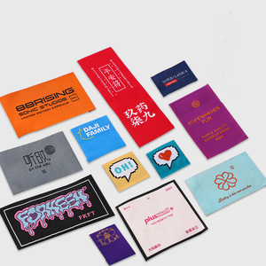 Etiquetas de Tela de Damasco de Algodón Personalizadas para Ropa con Impresión por Transferencia de Calor y Características Sostenibles para Camisetas - Product Image 6