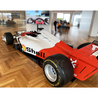 Escultura Personalizada de Fibra de Vidrio Proceso de Fibra de Carbono Simulación de Coche de Carreras Fórmula 1 Modelo 1:1 Decoración Artesanal en Resina