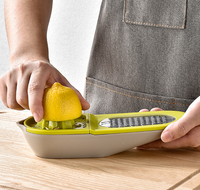 Vente chaude 2 en 1 multi-fonction citron presse-agrumes Gadget de cuisine presse-citron presse-agrumes légumes et fruits fil râpe ail broyeur
